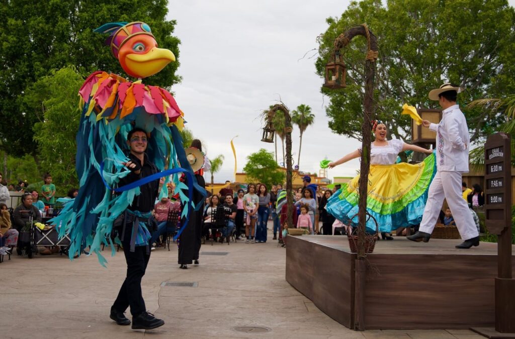 Knotts Kinetic Puppets